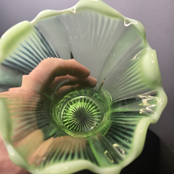 RARE Vintage/Antique Jefferson Glass Bright Green Opalescent 7" Swung Vase - Picture 16 of 16